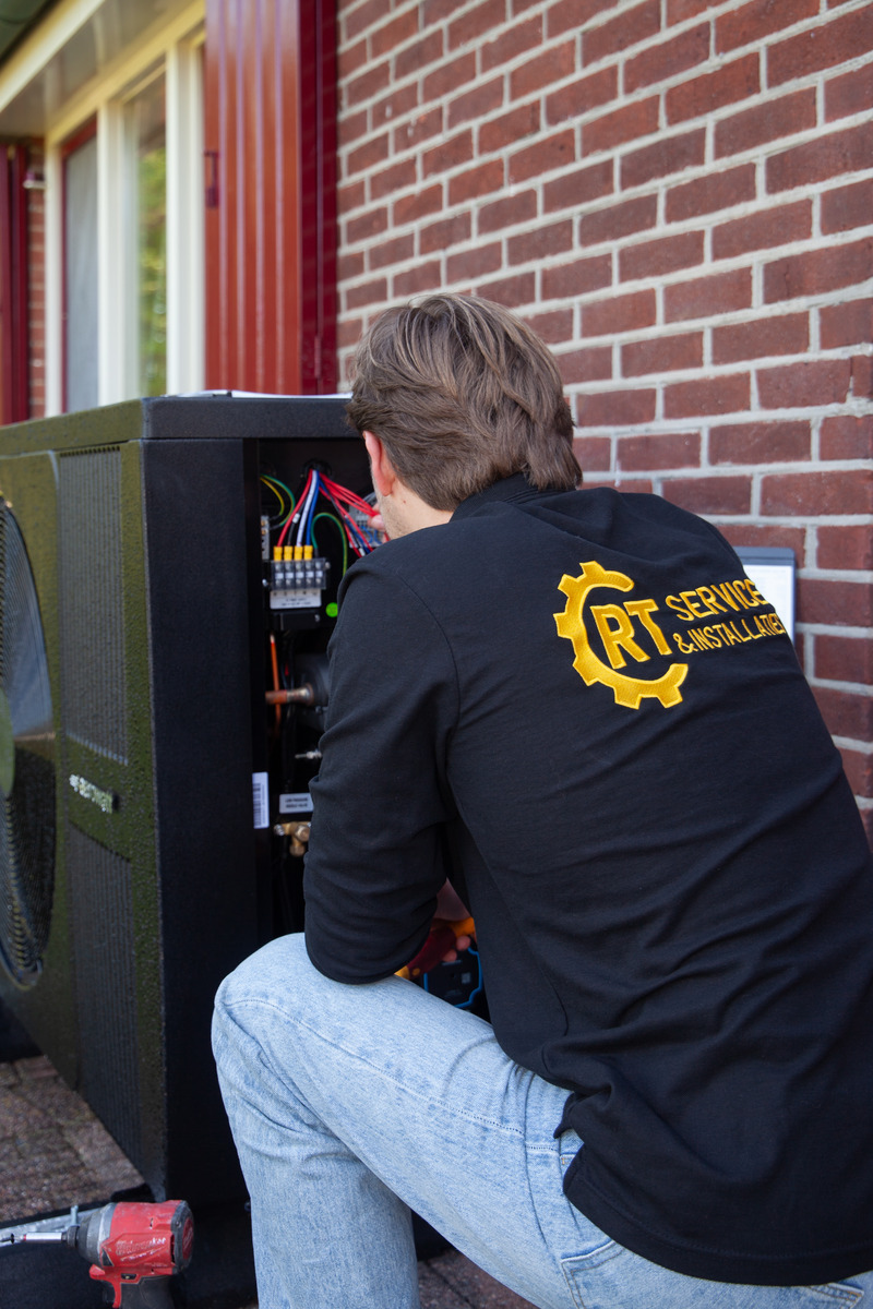 Moderne woning met hybride warmtepomp installatie